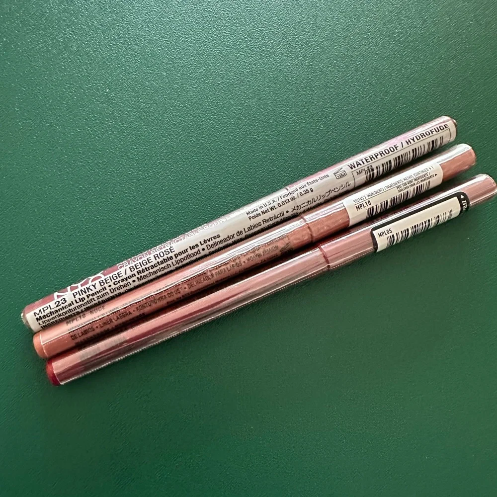 NYX Retractable Lip Liners with Makeup Bag